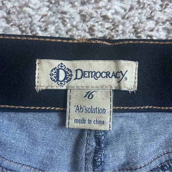 Democracy Blue Denim Jean Shorts Stretch Casual Summer Classic 16 - Picture 2 of 6